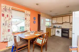 22 Woodland GardensImage 11