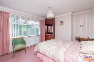 22 Woodland GardensImage 14