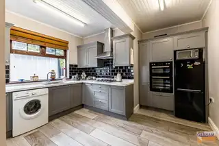 27 Hillsborough RoadImage 13