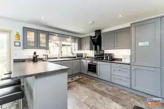 1 Hawthorn HallImage 8