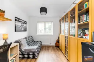 1 Hawthorn HallImage 17