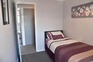 24 TemplemoyleImage 25