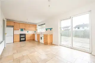 12 Fenaghy HeightsImage 13