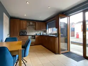 27 Laurel WoodImage 6