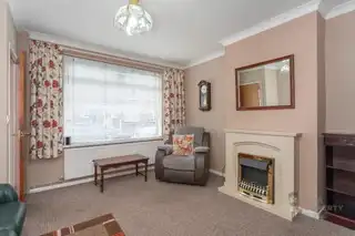 62 Willowfield GardensImage 4