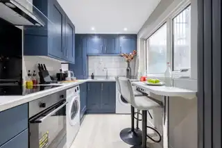 Room 2, 20 Glenbrook AvenueImage 3