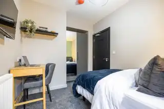Room 2, 20 Glenbrook AvenueImage 5
