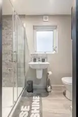 Room 2, 20 Glenbrook AvenueImage 8