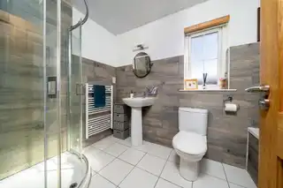 6 Hampton CloseImage 10