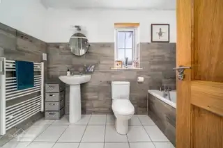 6 Hampton CloseImage 9