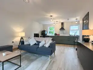 Apt 5 Circular Road MewsImage 4