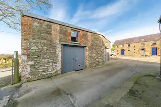 Barr Hall BarnsImage 40