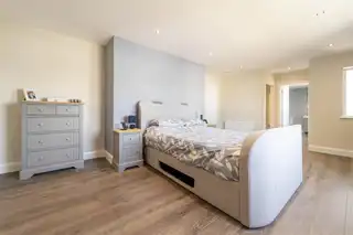 66 Clifton RoadImage 35