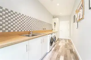 66 Clifton RoadImage 30