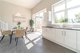 46 Ashley GardensImage 12