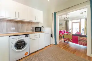 52 Holborn AvenueImage 9