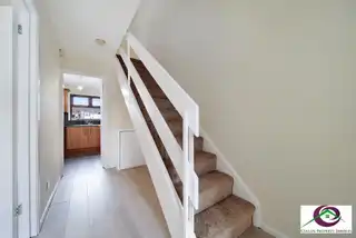 8 Rosemount GardensImage 9