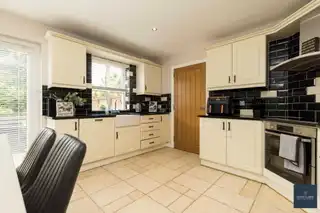 9 Annesborough MewsImage 10