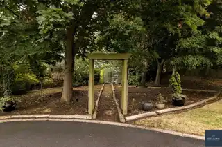 1 The AppleyardImage 41