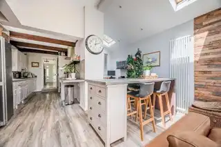8 Belmont ParkImage 13