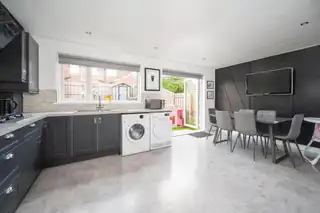 1A Ashmount ParkImage 8