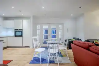 Flat 2 5 HolyroodImage 10