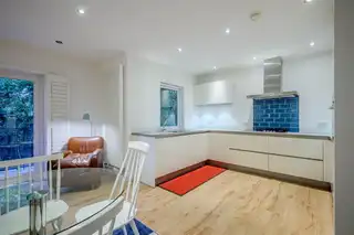 Flat 2 5 HolyroodImage 9