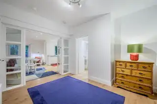 Flat 2 5 HolyroodImage 4