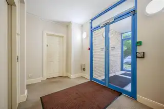Flat 2 5 HolyroodImage 2