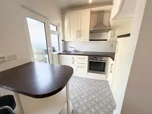 24 Eastleigh CrescentImage 8