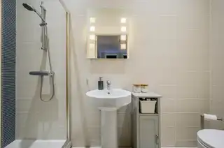 Apt 14 16 Annadale AvenueImage 13