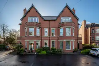 Apt 14 16 Annadale AvenueImage 2