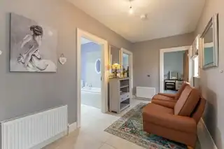 1 Mount EdenImage 3