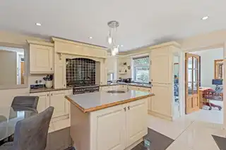 53 Hillsborough RoadImage 11