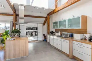 28 The Linen HouseImage 18