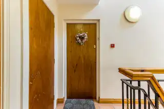 4 Hampton CourtImage 2
