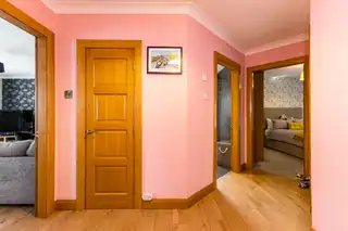 4 Hampton CourtImage 8
