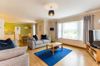 4 Hampton CourtImage 5