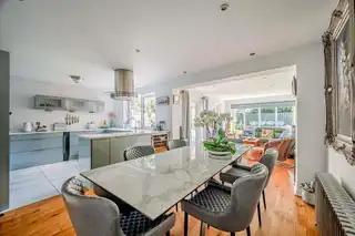 3 Regency ParkImage 7