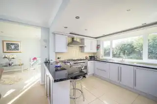 2 Leslie Hill CrescentImage 10