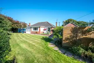 2 Leslie Hill CrescentImage 20