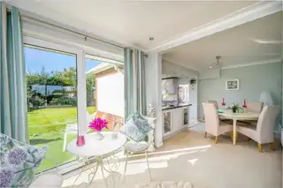 2 Leslie Hill CrescentImage 8