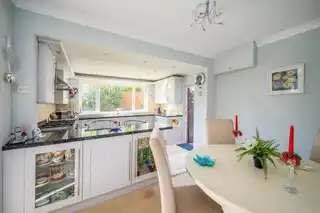 2 Leslie Hill CrescentImage 9