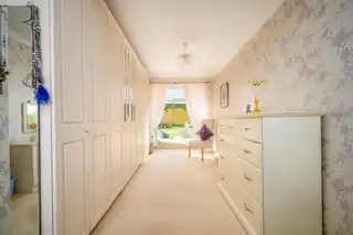 2 Leslie Hill CrescentImage 14