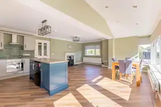 1B Sandhurst ParkImage 4