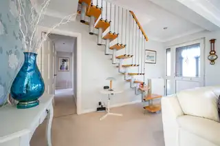 2 Leslie Hill CrescentImage 4