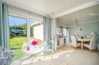 2 Leslie Hill CrescentImage 8