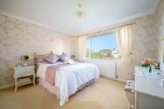 2 Leslie Hill CrescentImage 12