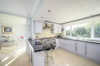 2 Leslie Hill CrescentImage 10