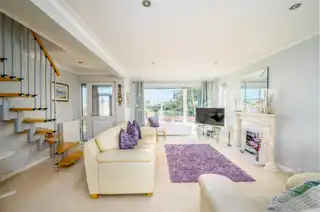 2 Leslie Hill CrescentImage 6